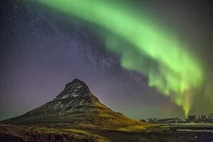 Images Dated 30th March 2013: Light show over Kirkjufell