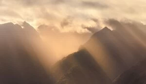 Images Dated 8th December 2015: light ray over mount Cook mountain range