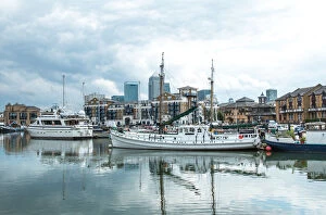 Images Dated 16th August 2015: Limehouse Basin Marina, Docklands UK