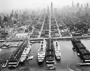 Cityscape Prints: Liners In New York