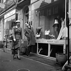 Mannequin Prints: Lingerie Shopping