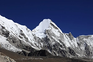 Images Dated 17th November 2014: Lingtren mountain
