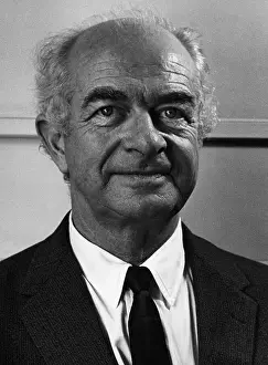 Nobel Prize Prints: Linus Pauling Head And Shoulders Photo