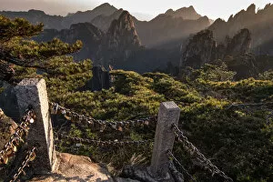 Images Dated 21st January 2017: lion peak view point, Huangshan (Yellow Mountains), Eastern China