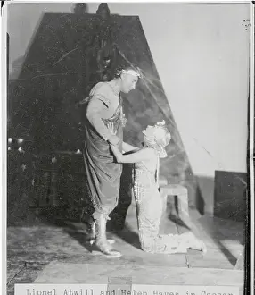 Lionel Atwill and Helen Hayes in Caesar and Cleopatra