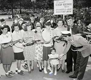 Giving Prints: Little Girl Gives Frank Sinatra a Record Album