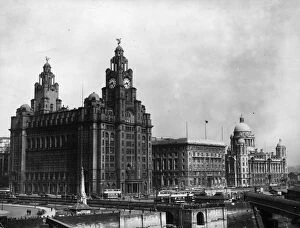 Images Dated 8th April 2016: Liver Buildings