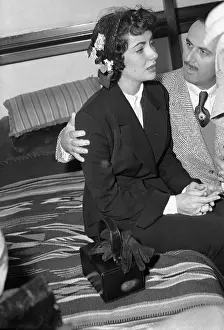 Liz Taylor Crying After Her Divorce