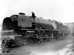 Group Of People Gallery: LMR Train