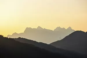 Images Dated 8th June 2014: Lofer Mountains or Loferer Mountains, silhouetted in the morning light, morning atmosphere, Alps