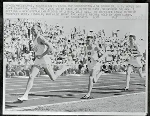 Melbourne Prints: Lon Spurrier Running in a Race