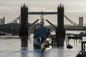 Cloudy Sky Collection: London Bridge and HMS Belfast in River Thames