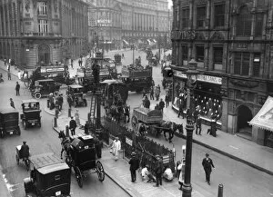 Images Dated 11th August 2017: London Traffic 1912