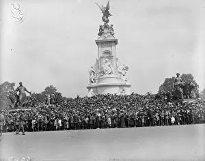 Victoria I Prints: London Welcome