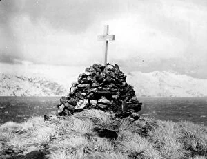 Images Dated 8th September 2016: Lonely Monument o Irish explorer Sir Ernest Shackleton
