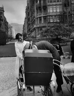 Pram Prints: Looking At Baby