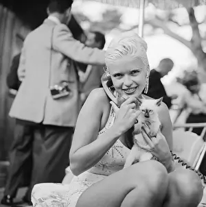 Prints of UNITED STATES - SEPTEMBER 19: September 19, 1957, California, Los Angeles, Jayne Mansfield. (Photo by Michael Ochs Archives/Getty Images) Hollywood's Blonde Bombshell in Focus: Los Angeles, Jayne Mansfield
