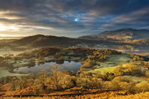 Images Dated 3rd December 2017: Loughrigg Tarn Winter Sunrise, Ambleside, Lake District, UK