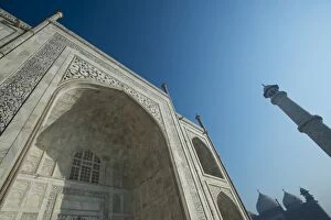 Images Dated 2nd December 2012: Low angle view of the Taj Mahal, Agra, Uttar Pradesh, India