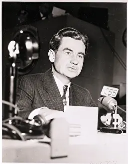 Lowell Thomas At Cbs Radio Microphone