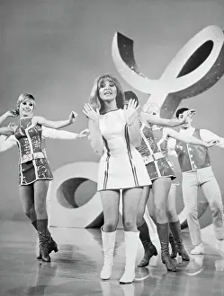 Lulu Singing and Dancing on Stage