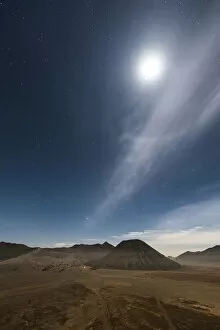 Volcano Collection: Lunar corona phenomenon at mount Bromo