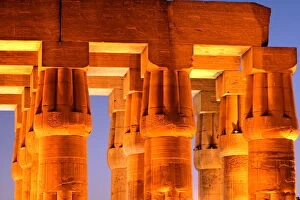 Images Dated 5th November 2009: Luxor Temple at night
