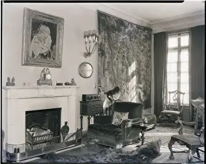Sound Amplifier Prints: Luxurious Living Room W/Radio & Horn