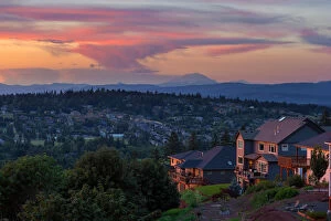 Images Dated 16th June 2016: Luxury Residential Estate in Happy Valley Oregon at Sunset