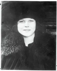 Stylish Prints: Mabel Champion In Coat With Fur Collar
