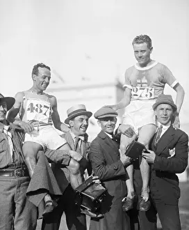 Runner Prints: Maccario and Nurmi on Shoulders of Spectators