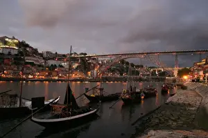 Embankment Prints: Magic Porto