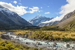 Images Dated 13th December 2016: Majestic Mt Cook peak in a sunny day, New Zealand