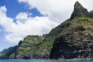 Images Dated 6th September 2014: Majestic views of extreme terrain along the Na Pali Coast, Kauai, Hawaii, USA