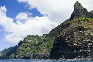 Majestic views of extreme terrain along the Na Pali Coast, Kauai, Hawaii, USA