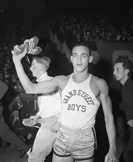 Mal Whitfield Sets Three Records