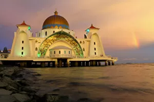 Images Dated 24th July 2016: Malacca Straits Mosque, Melaka, Malaysia