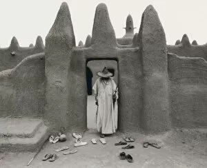 Mali, Sennissa, man leaving mud mosque