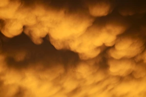 Images Dated 29th April 2012: Mammary or breast clouds -Cumulonimbus mamma- of a disintegrating thunderstorm in the evening light