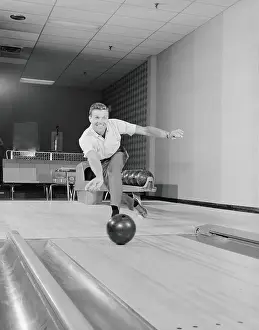 Teamwork Prints: Man bowling