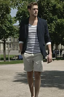 Stripe Collection: Man in shorts in the city