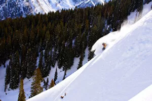 35 39 Years Gallery: Man skiing in deep powder, side view