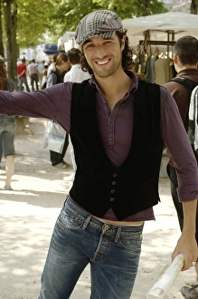 Satisfaction Gallery: Man wearing casual clothes at a flea market during a city tour