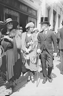 5th Avenue Prints: Man and Woman Strolling Down a Street