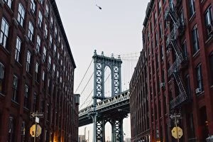 Images Dated 11th October 2015: Manhattan Bridge seen from Dubmo, Brooklyn, New York City, NY, United States
