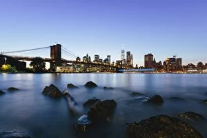 Images Dated 11th October 2015: Manhattan skyline at dusk seen from Brooklyn, New York City, USA