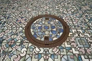 Images Dated 22nd August 2014: Manhole cover and walkway, paved with ceramic parts, Selb, Upper Franconia, Bavaria, Germany