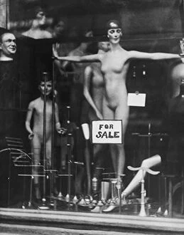Sign Gallery: Mannequin In The Nude