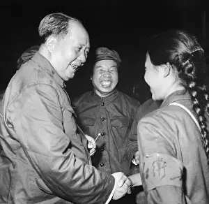 mao-shakes-hand-member-red-