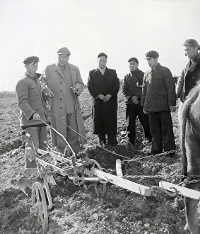 Official Prints: Mao_Tse-Tung At Demonstration Of Plow
